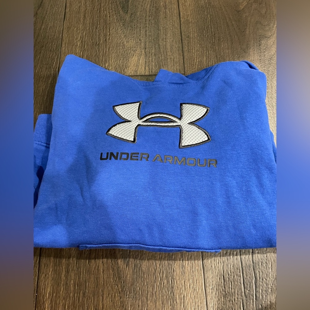 UA boys hoodie 
Size 7
